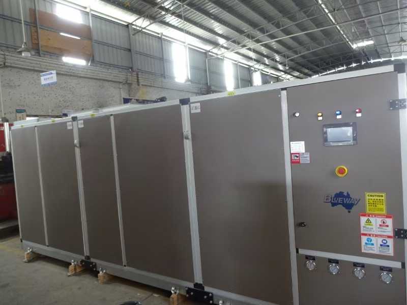 Своевременная доставка: система защиты окружающей среды для крытого бассейна