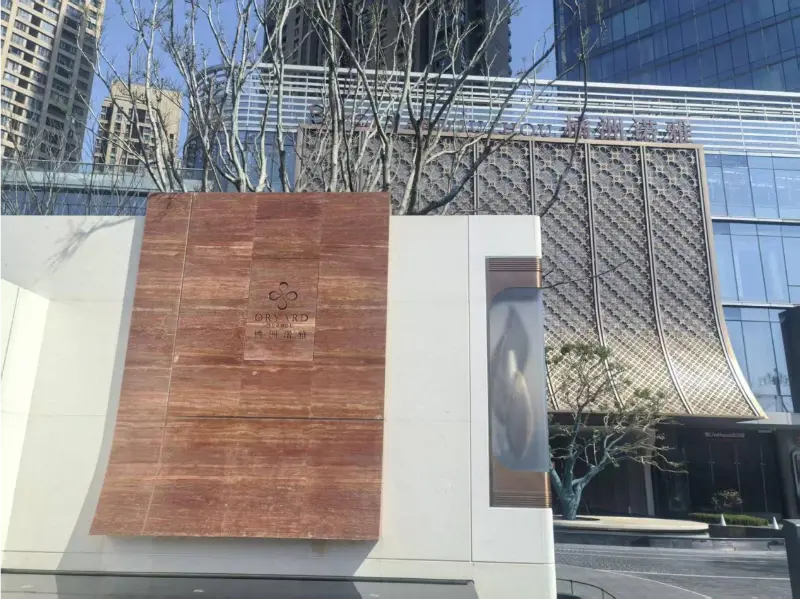 Blueway поддерживает опыт высотного плавания в отеле Changsha Poly Juizhou Noya